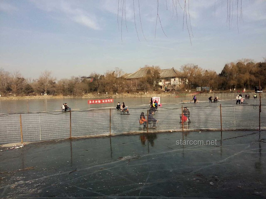未名湖水售卖现象与北大立场对比